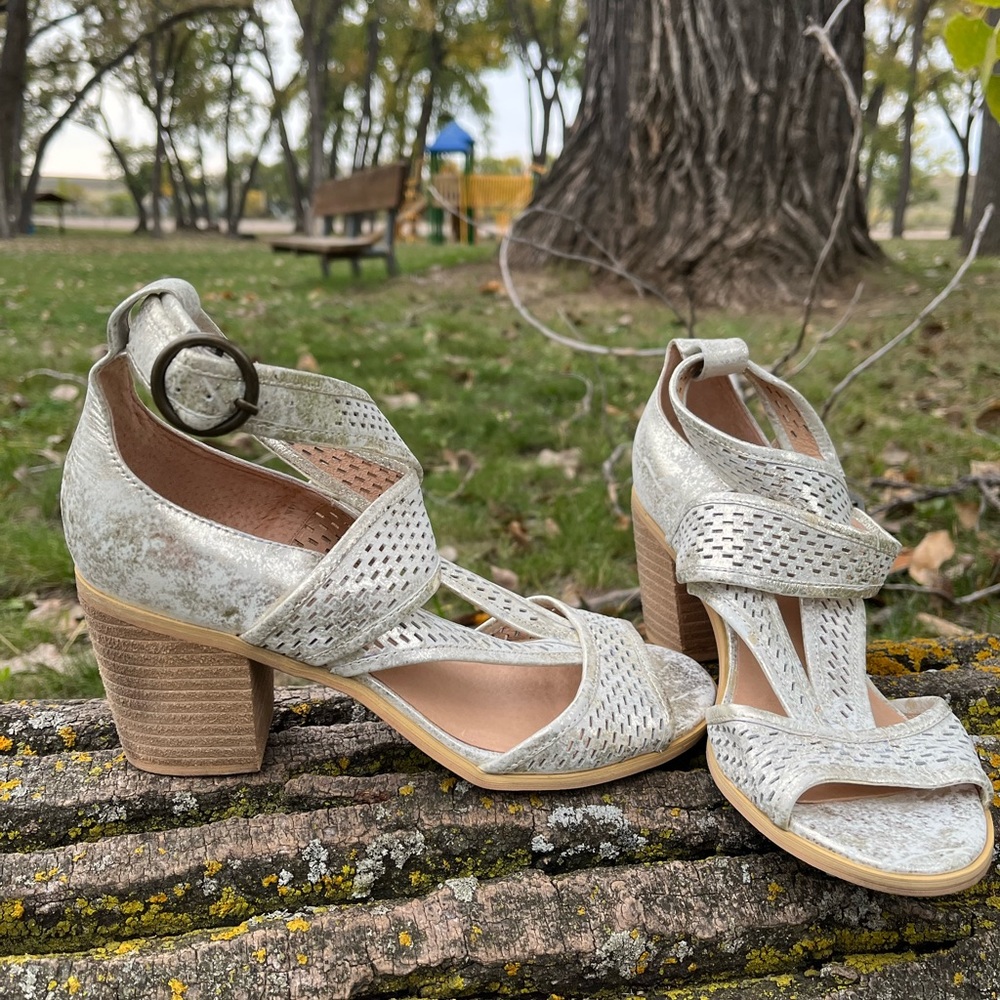 Sundance sandals